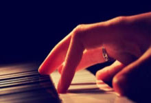 英媒:曼聯主帥朗尼克提議英超裁判跟隨俱樂部一起訓練.